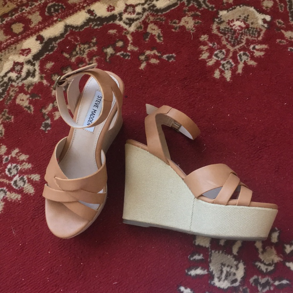 Steve Madden tan wedges